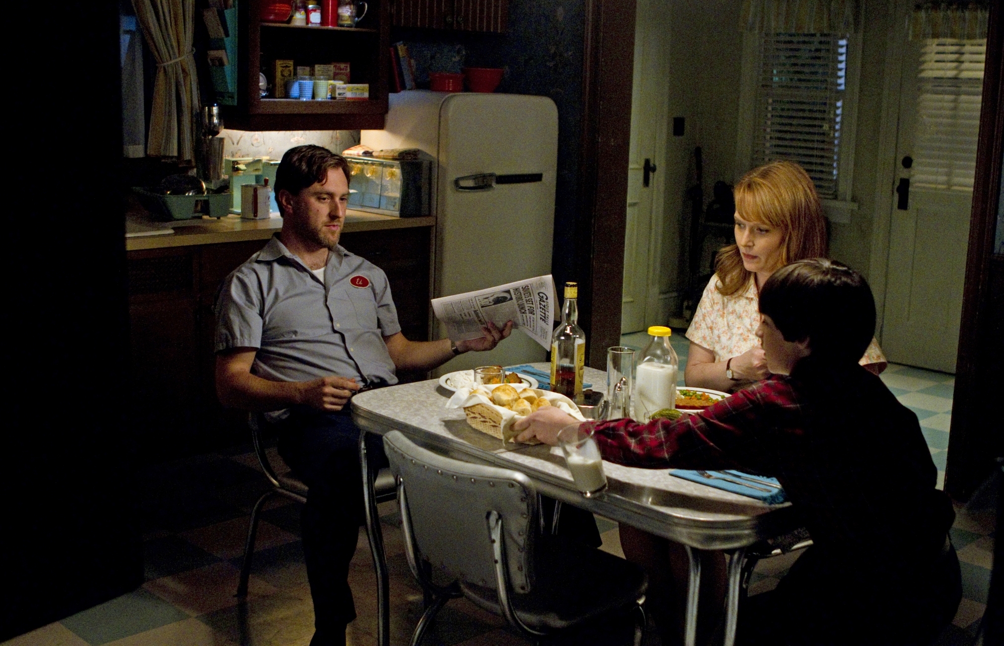 Still of Chelah Horsdal, Edward Foy and Collin MacKechnie in Supernatural (2005)