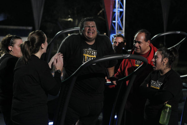 Still of Moses Kinikini, Arthur Wornum and Irene Alvarado in The Biggest Loser (2004)