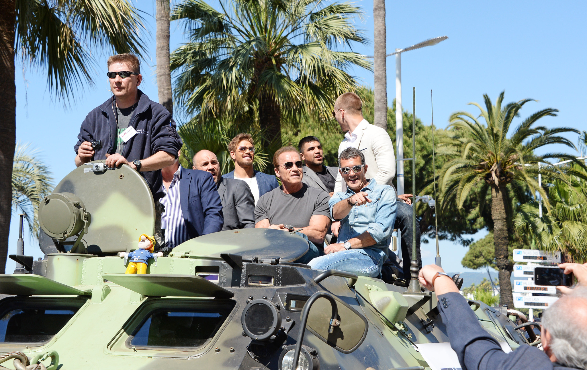 Antonio Banderas, Arnold Schwarzenegger, Randy Couture, Glen Powell, Kellan Lutz and Victor Ortiz at event of Nesunaikinami 3 (2014)