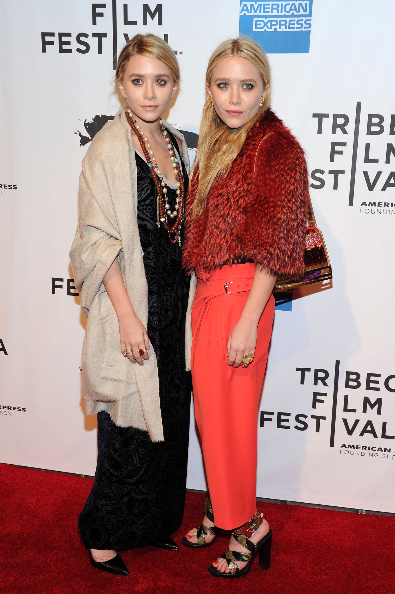 Ashley Olsen and Mary-Kate Olsen at event of The Union (2011)
