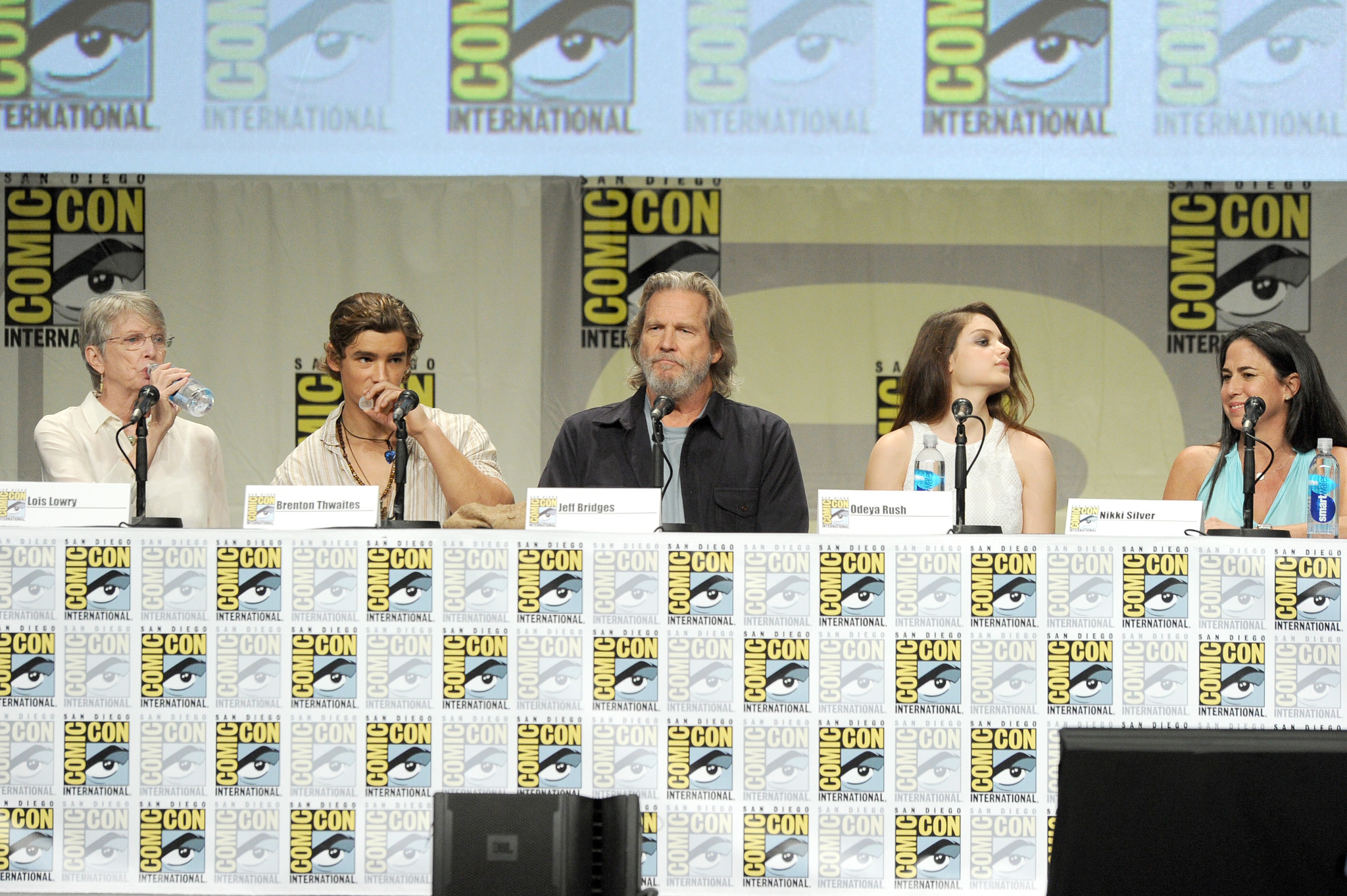 Jeff Bridges, Lois Lowry, Nikki Silver, Odeya Rush and Brenton Thwaites at event of Siuntejas (2014)