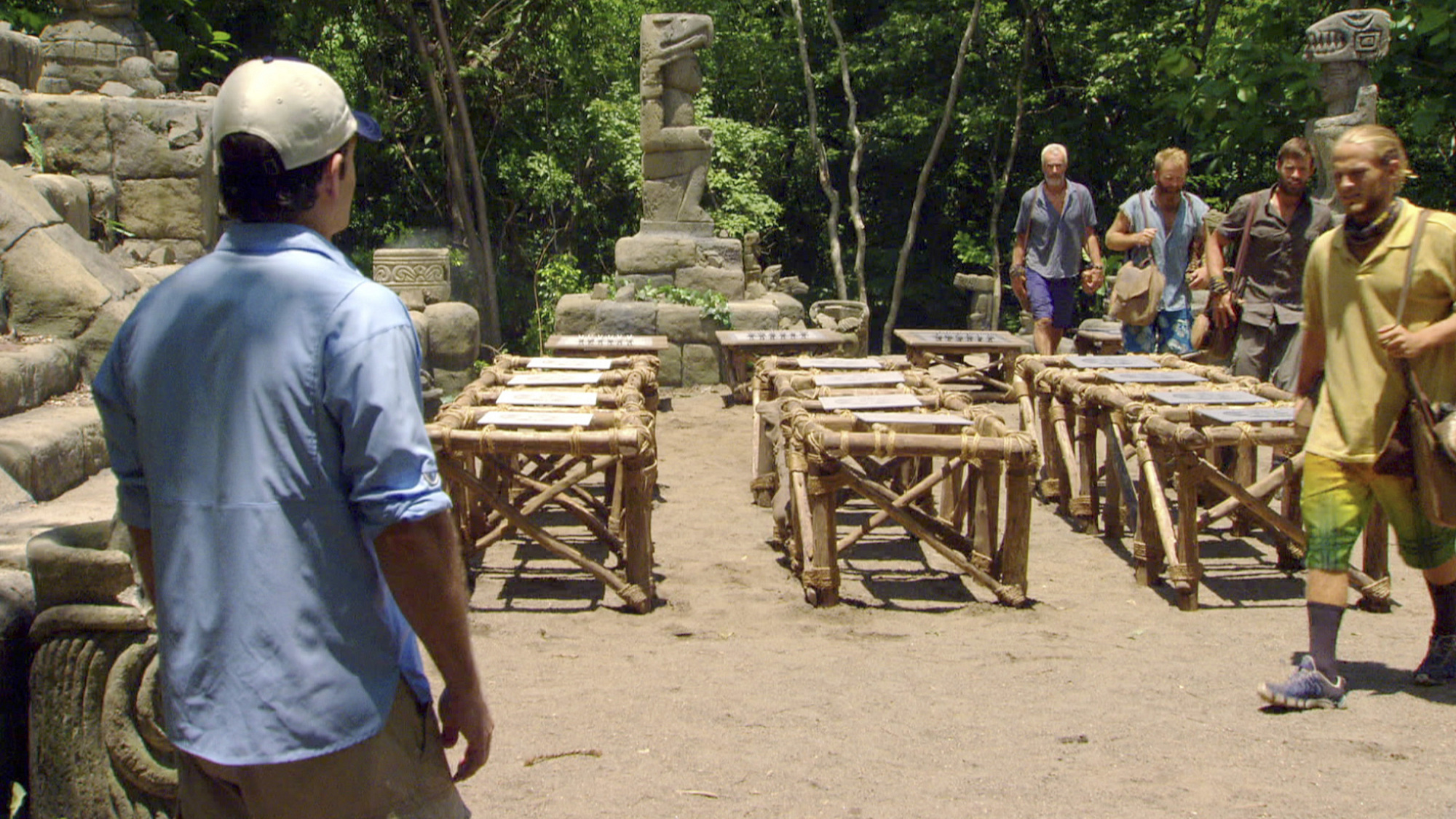 Still of Jeff Probst, Ralph Kiser, Mike Chiesl and Matt Elrod in Survivor (2000)