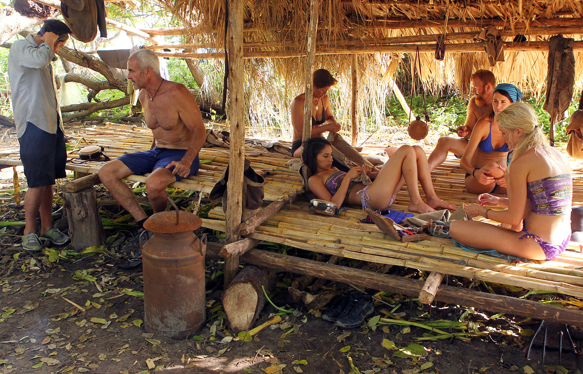 Still of Sarita White, Stephanie Valencia, Ralph Kiser and Krista Klumpp in Survivor (2000)