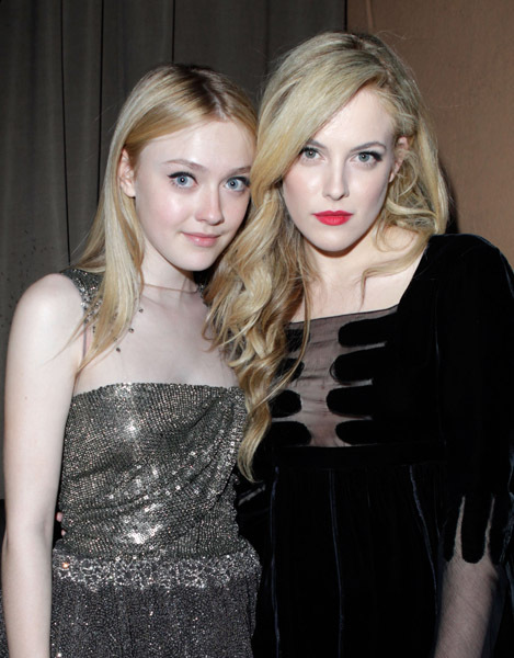Dakota Fanning and Riley Keough at event of The Runaways (2010)