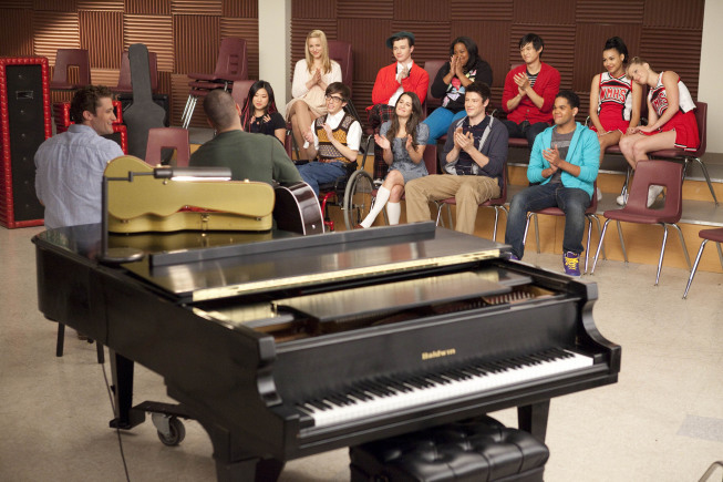 Still of Lea Michele, Naya Rivera, Mark Salling, Dijon Talton, Matthew Morrison, Cory Monteith, Dianna Agron, Chris Colfer, Jenna Ushkowitz and Amber Riley in Glee (2009)