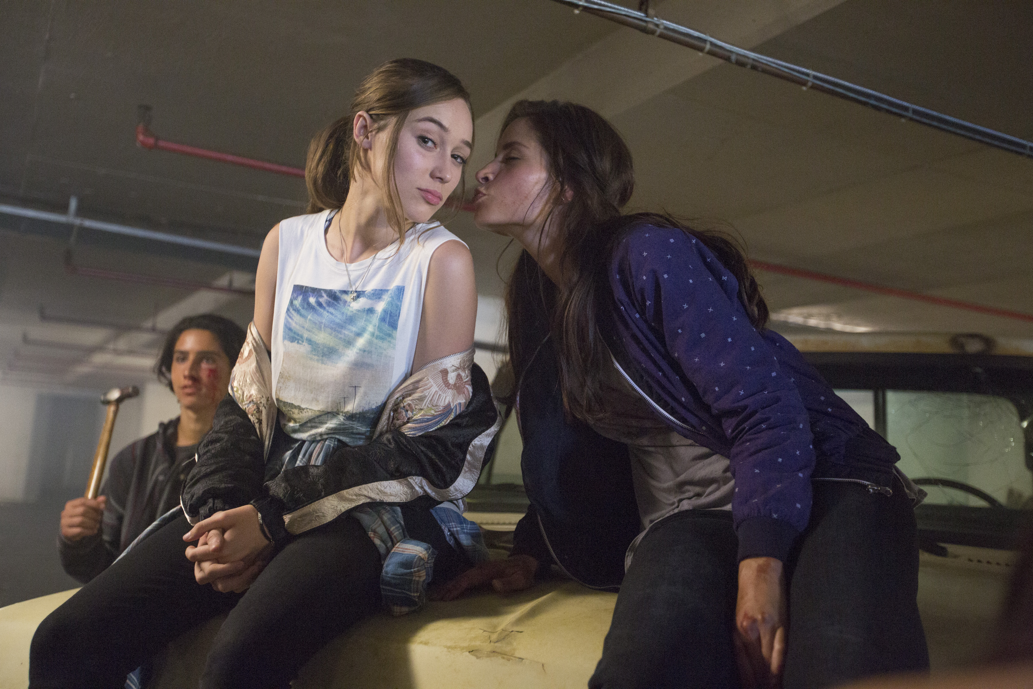 Still of Lorenzo James Henrie, Alycia Debnam-Carey and Mercedes Mason in Fear the Walking Dead (2015)