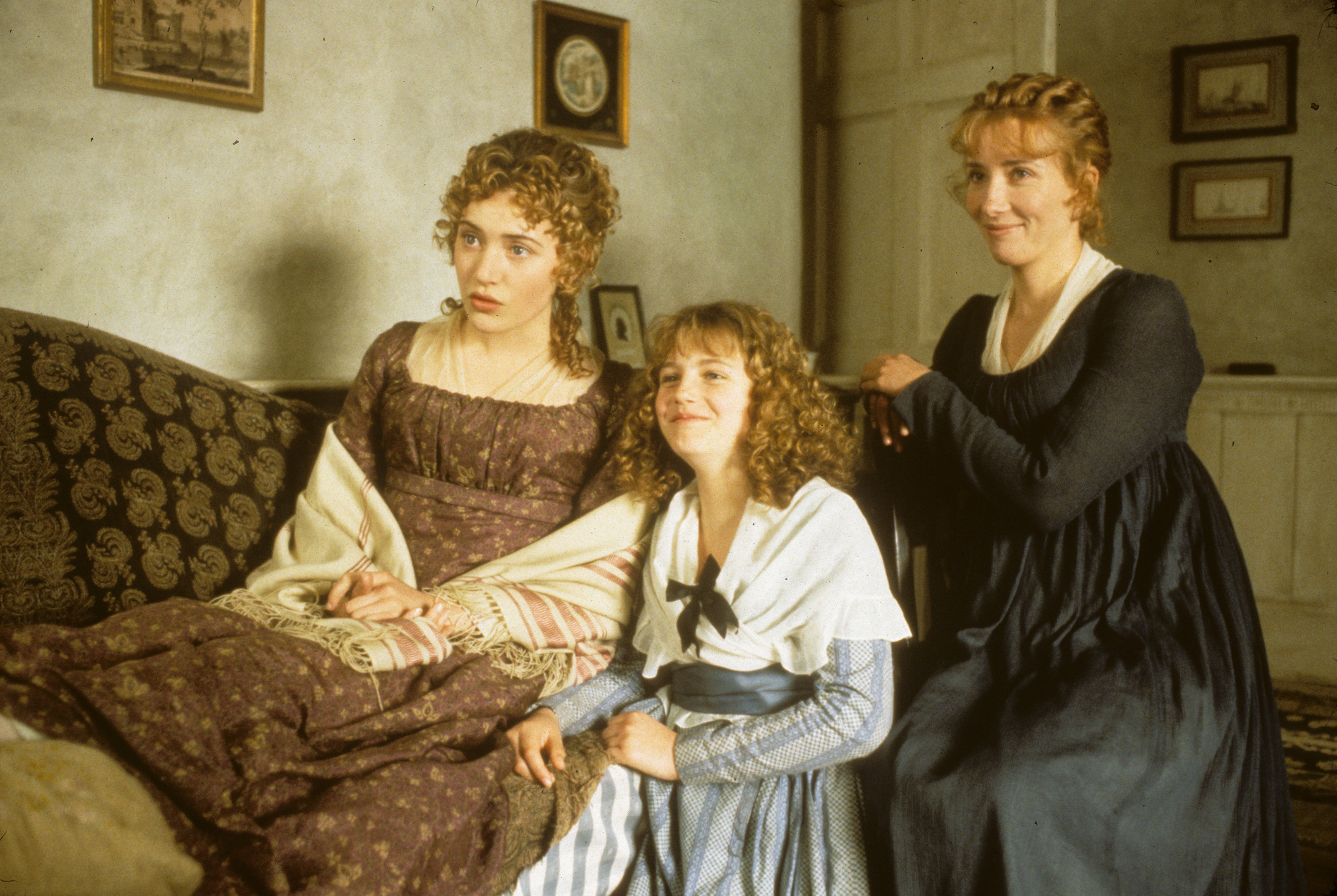 Still of Emma Thompson, Kate Winslet and Emilie François in Sense and Sensibility (1995)