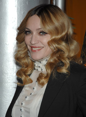 Madonna at event of Arthur et les Minimoys (2006)