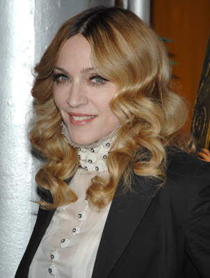 Madonna at event of Arthur et les Minimoys (2006)