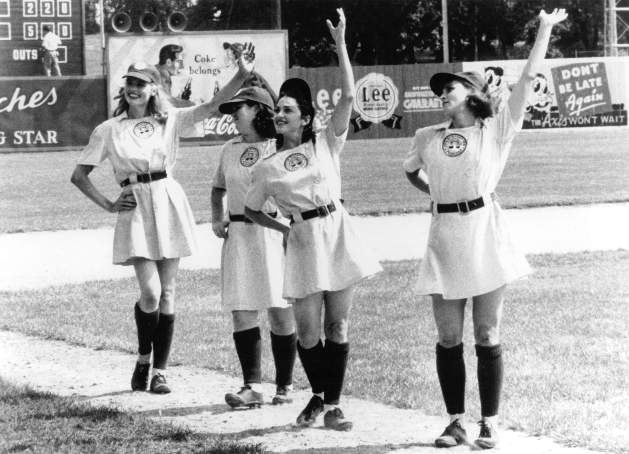 Still of Geena Davis, Madonna, Lori Petty and Rosie O'Donnell in A League of Their Own (1992)