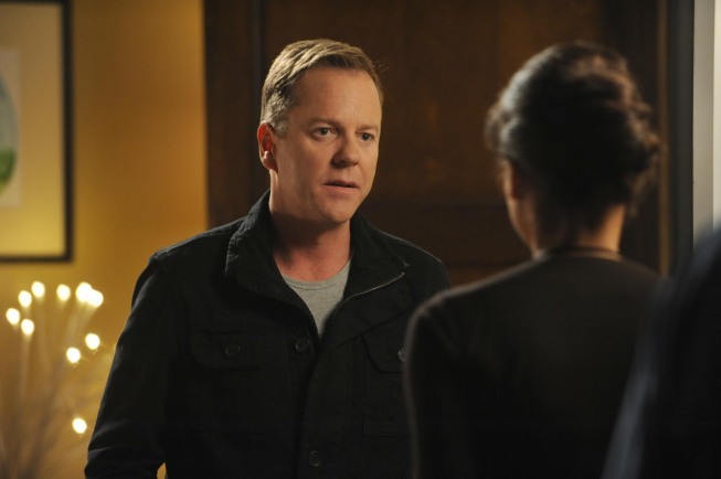 Still of Kiefer Sutherland and Gugu Mbatha-Raw in Touch (2012)