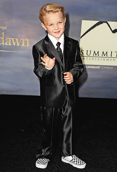 Billy Wagenseller The pint-sized star accessorized his black tux with black-and-white checkered sneakers. Read more: http://www.usmagazine.com/entertainment/pictures/inside-the-twilight-saga-breaking-dawn---part-2-premiere-20121211/26047#ixzz2CJRj