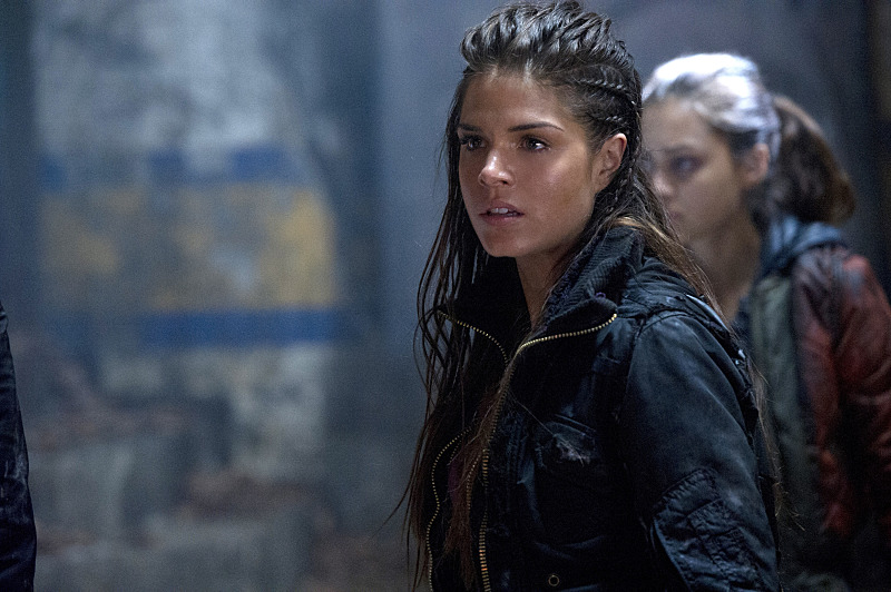 Still of Marie Avgeropoulos and Lindsey Morgan in The 100 (2014)
