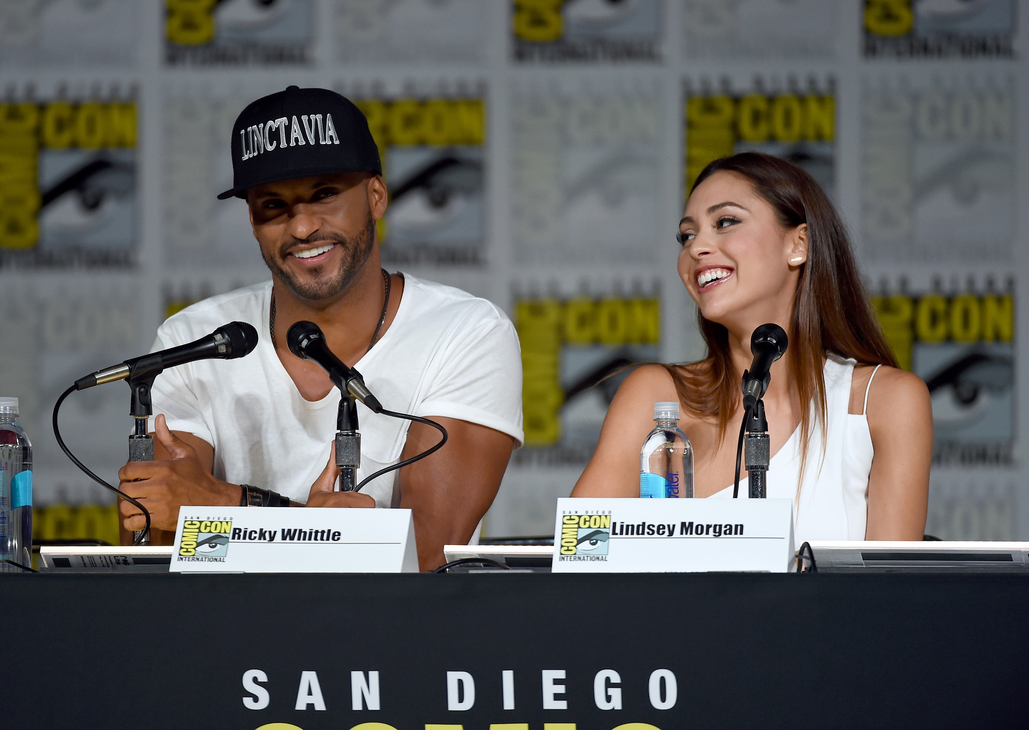 Ricky Whittle and Lindsey Morgan at event of The 100 (2014)