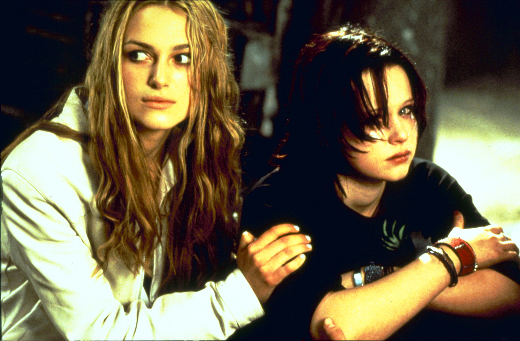 Still of Thora Birch and Keira Knightley in The Hole (2001)