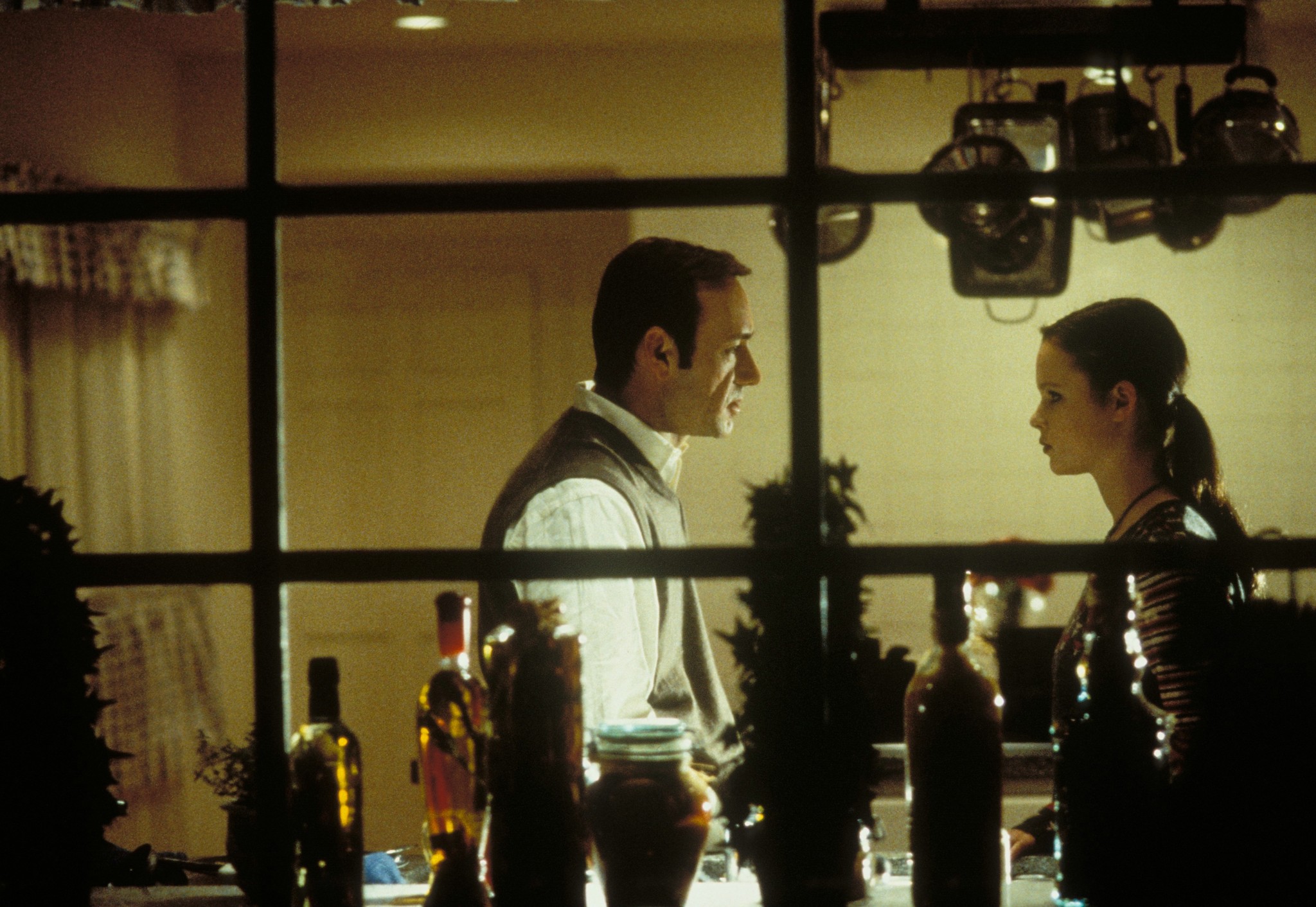 Still of Kevin Spacey and Thora Birch in Amerikos grozybes (1999)