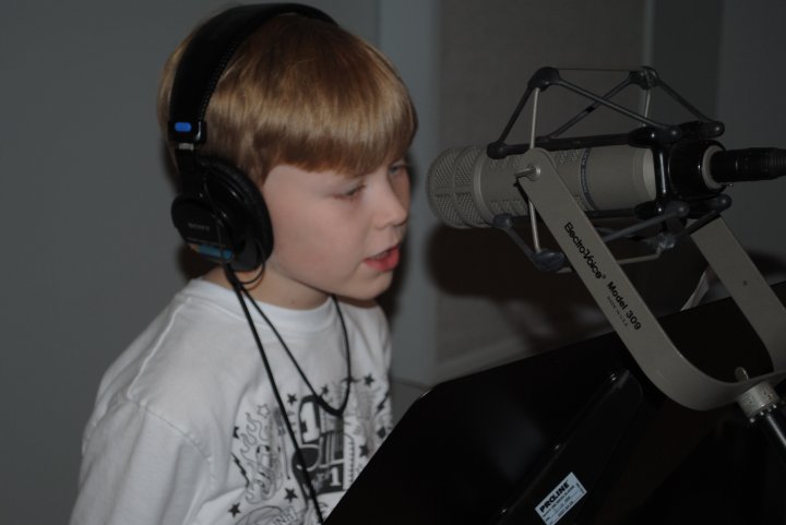 Bryce doing voice over of Mello in Fishies.