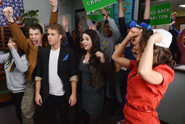 Still of Vanessa Marano, Max Lloyd-Jones and Daniel Nicholas in Switched at Birth (2011)