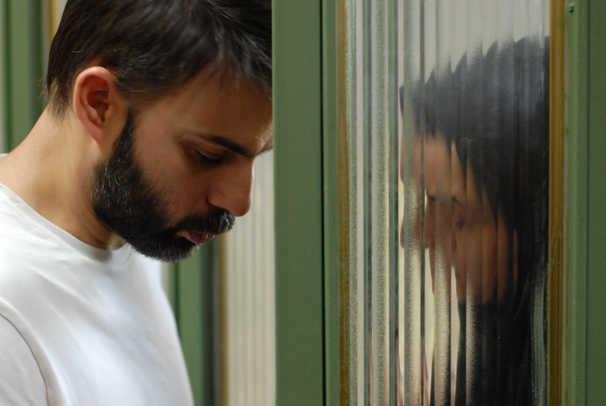 Still of Peyman Moaadi and Sareh Bayat in Issiskyrimas (2011)