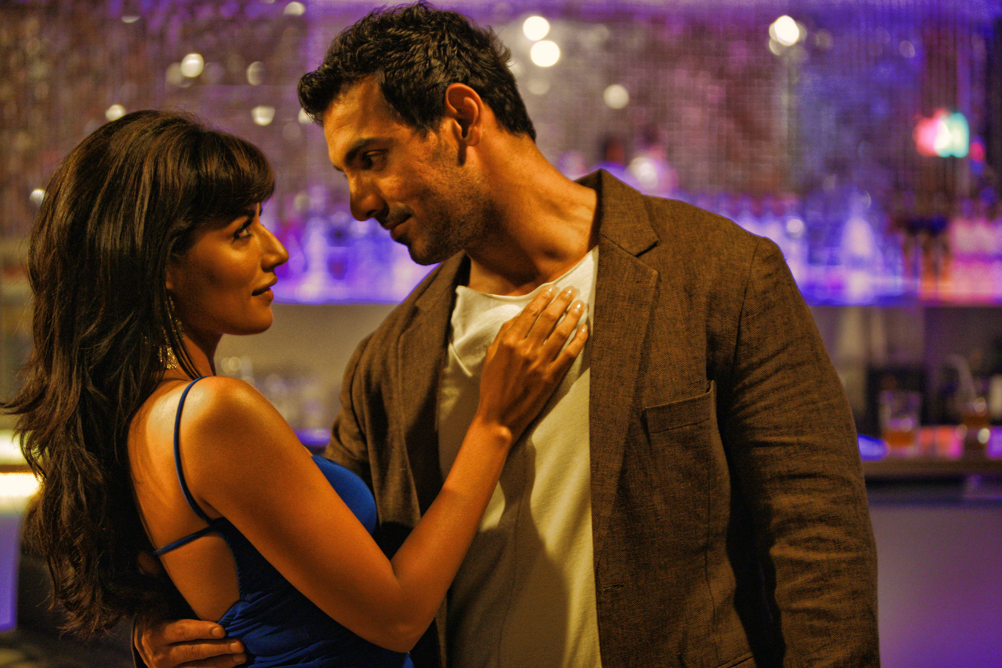 Still of John Abraham and Chitrangda Singh in I, Me aur Main (2013)