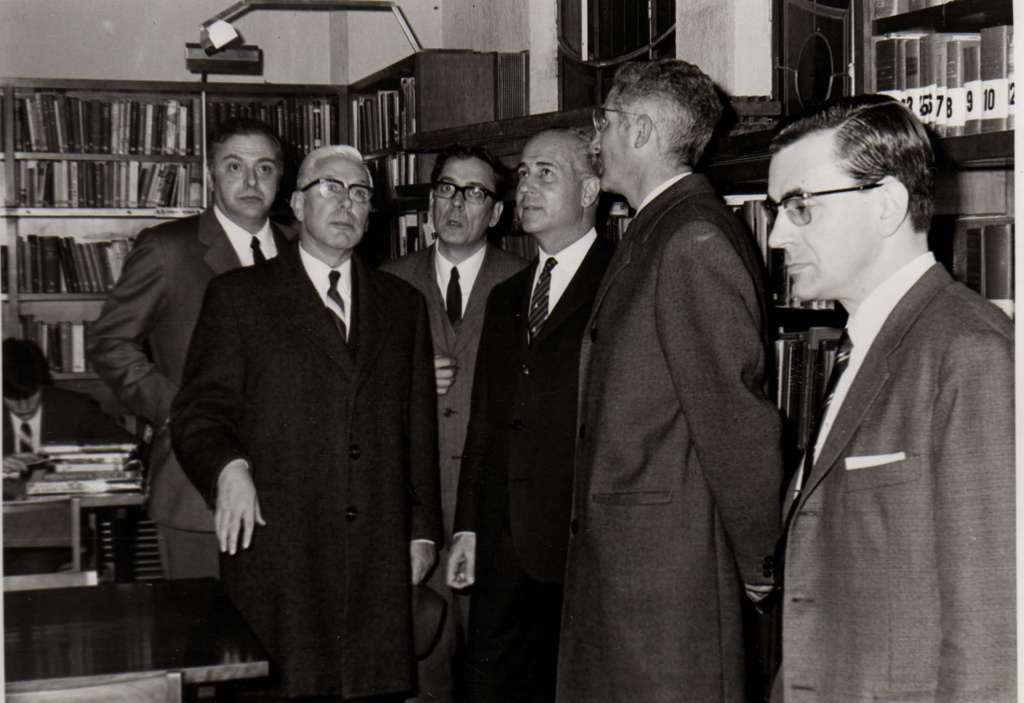Conferència i visita de Josep Maria Muller i d'Abadal. Data: 4 de Març de 1968. Fotografia: Pere Farrán