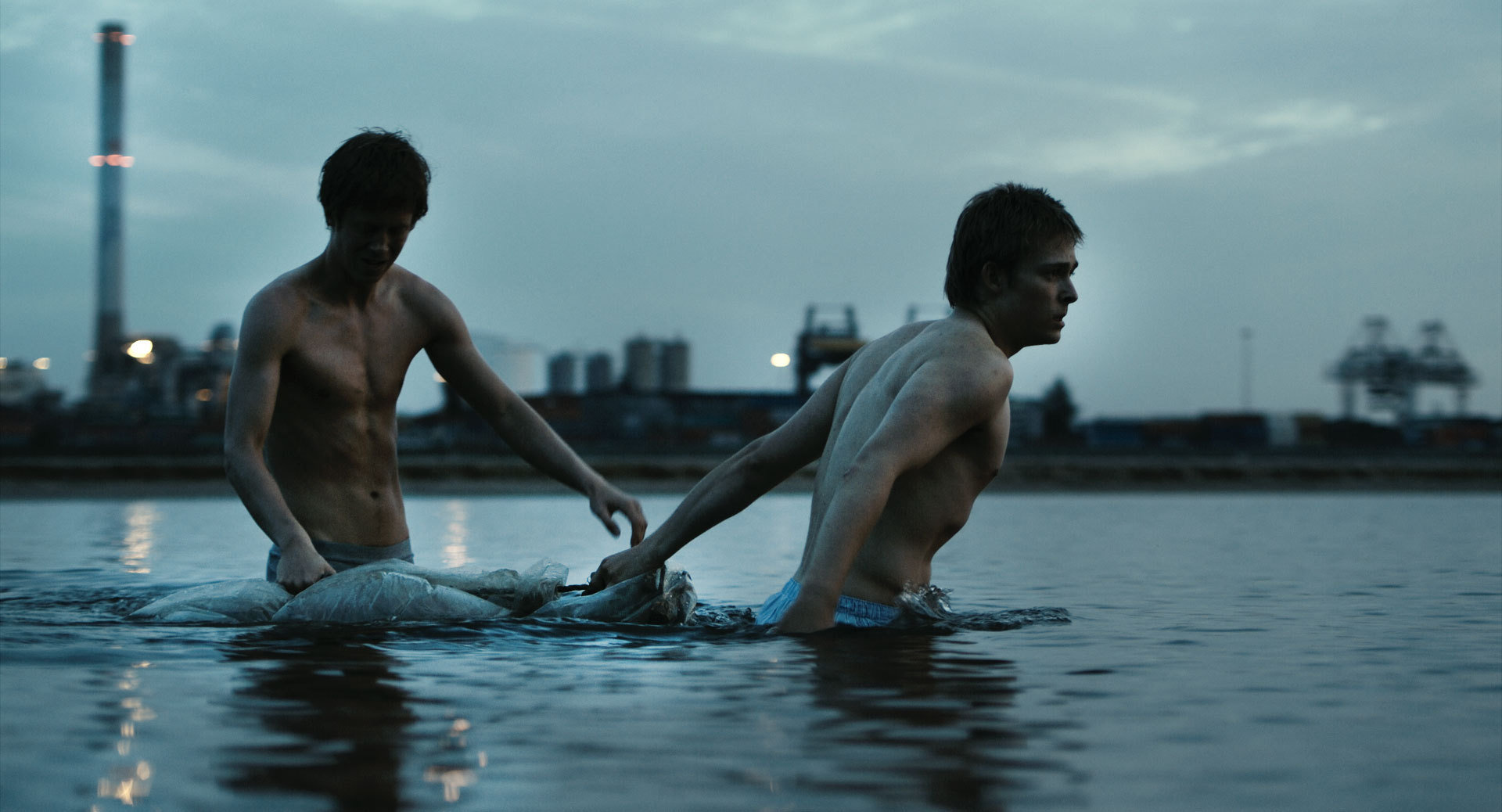 Matthijs van de Sande Bakhuyzen and Robert de Hoog in Schemer (2010)