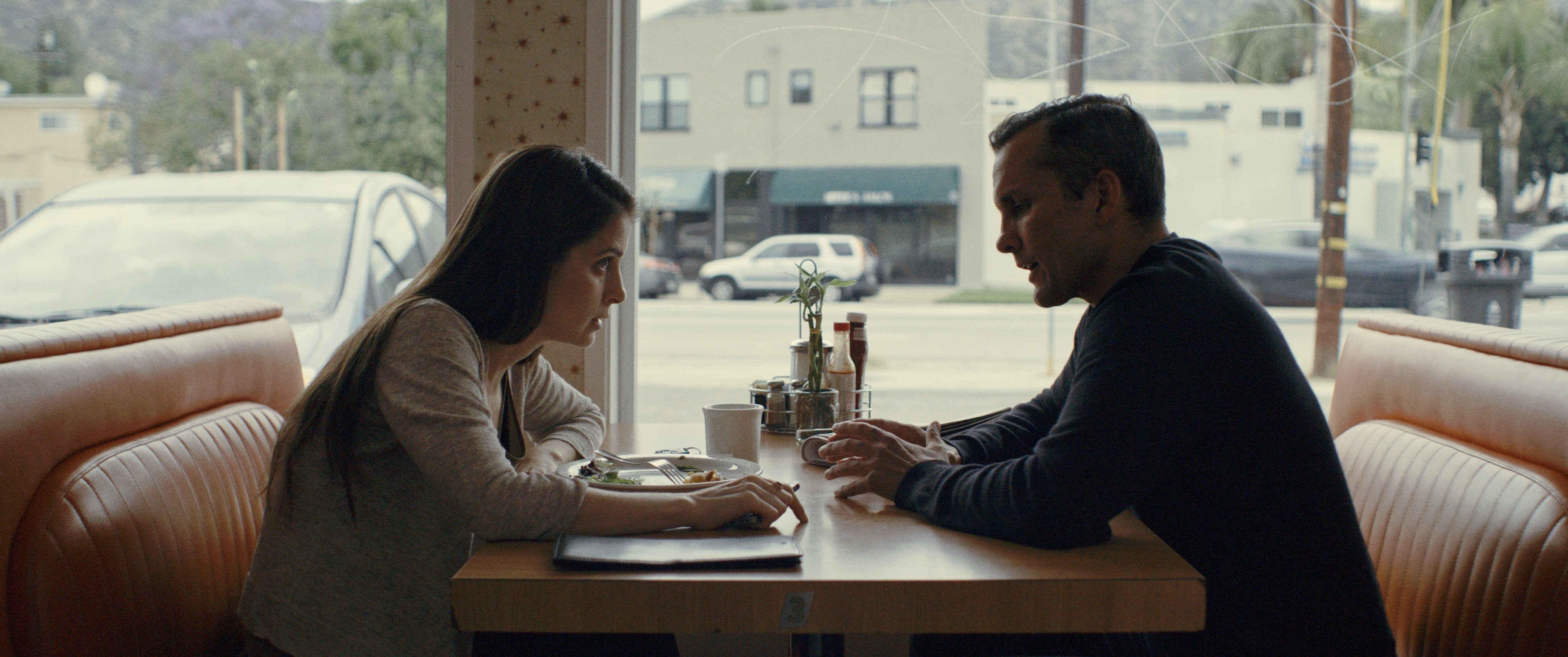 Still of Shiri Appleby and Sean Bell in An Entanglement (2015)