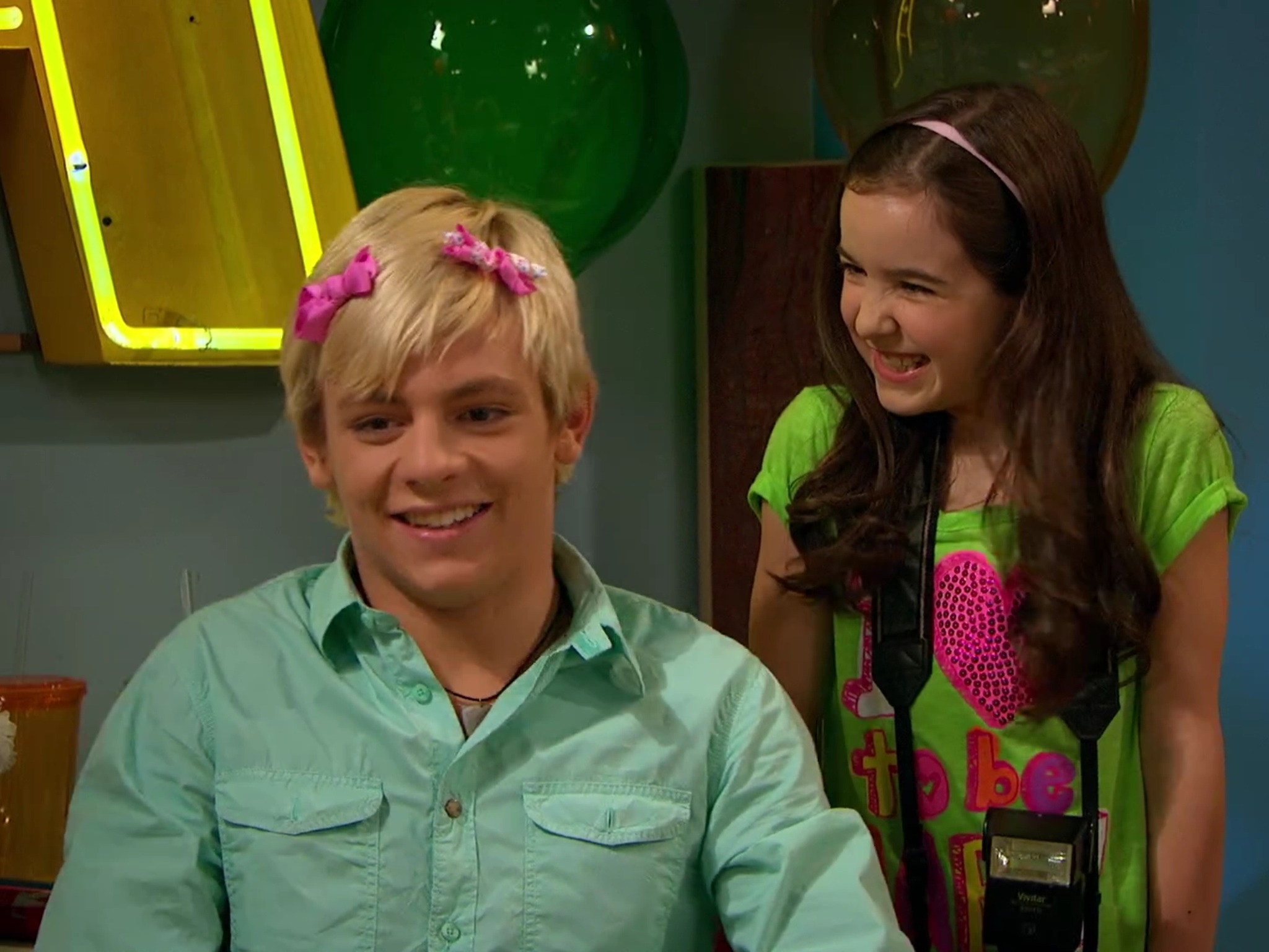 Awww so cute...Magazines and Made-up Stuff episode on Austin and Ally!