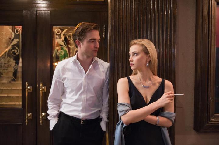 Still of Sarah Gadon and Robert Pattinson in Kosmopolis (2012)