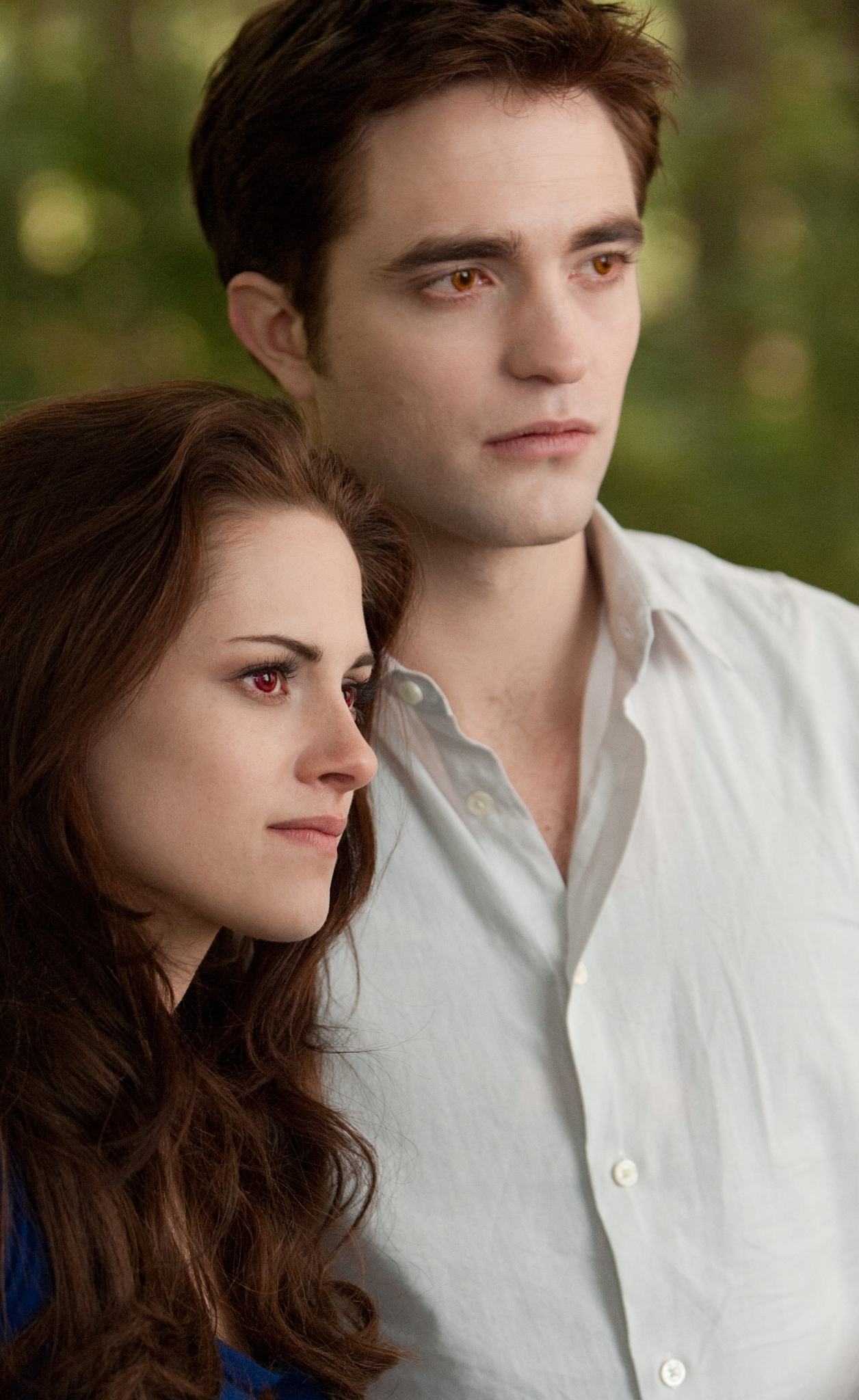 Still of Kristen Stewart and Robert Pattinson in Brekstanti ausra. 2 dalis (2012)