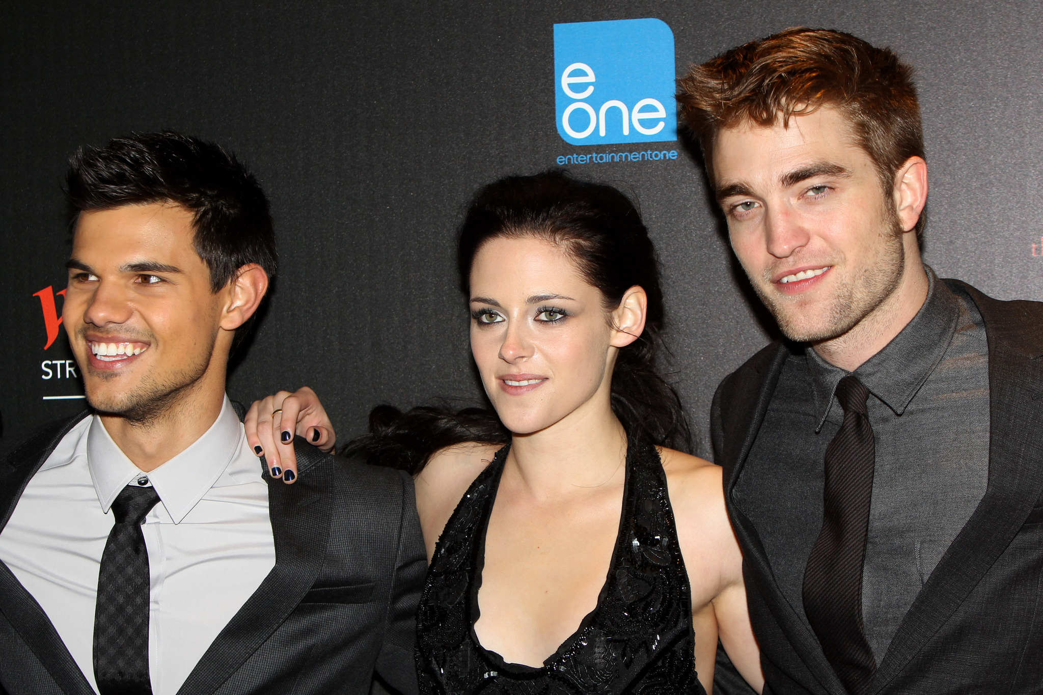 Kristen Stewart, Taylor Lautner and Robert Pattinson at event of Brekstanti ausra. 1 dalis (2011)