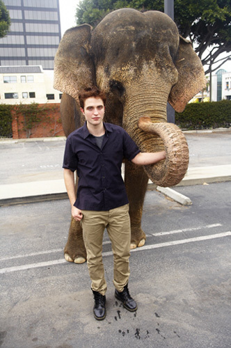 Robert Pattinson 04-02-2011