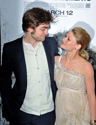 Emilie de Ravin and Robert Pattinson at event of Prisimink mane (2010)