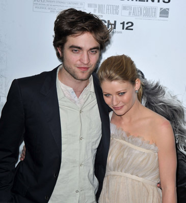 Emilie de Ravin and Robert Pattinson at event of Prisimink mane (2010)