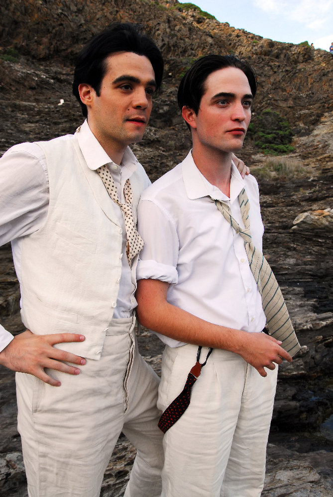 Still of Robert Pattinson and Javier Beltrán in Little Ashes (2008)