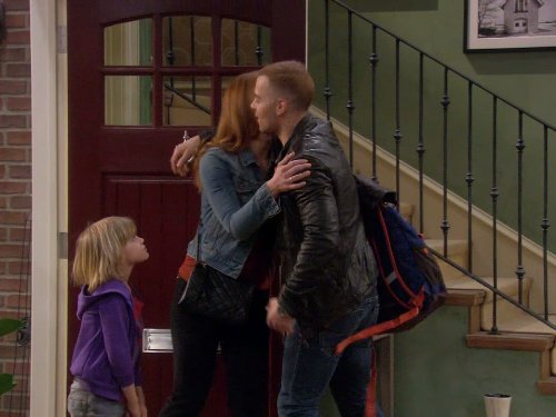 Still of Joey Lawrence and Mason McNulty in Melissa & Joey (2010)