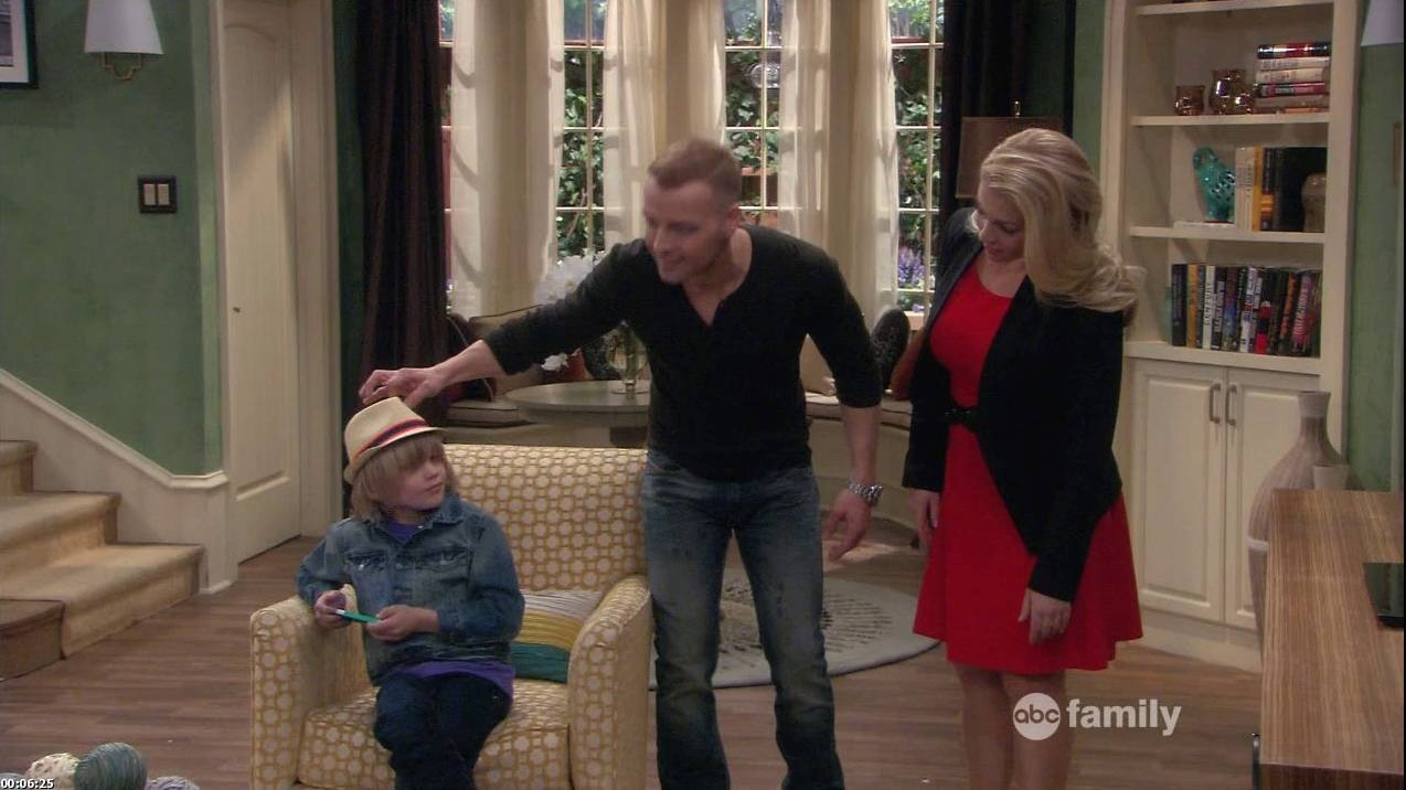 On set of Melissa and Joey. Episode Toxic Parents. Joey Lawerence, Melissa Joan Hart and Mason McNulty