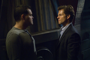 Still of Jamie Bamber and Aaron Douglas in Battlestar Galactica (2004)