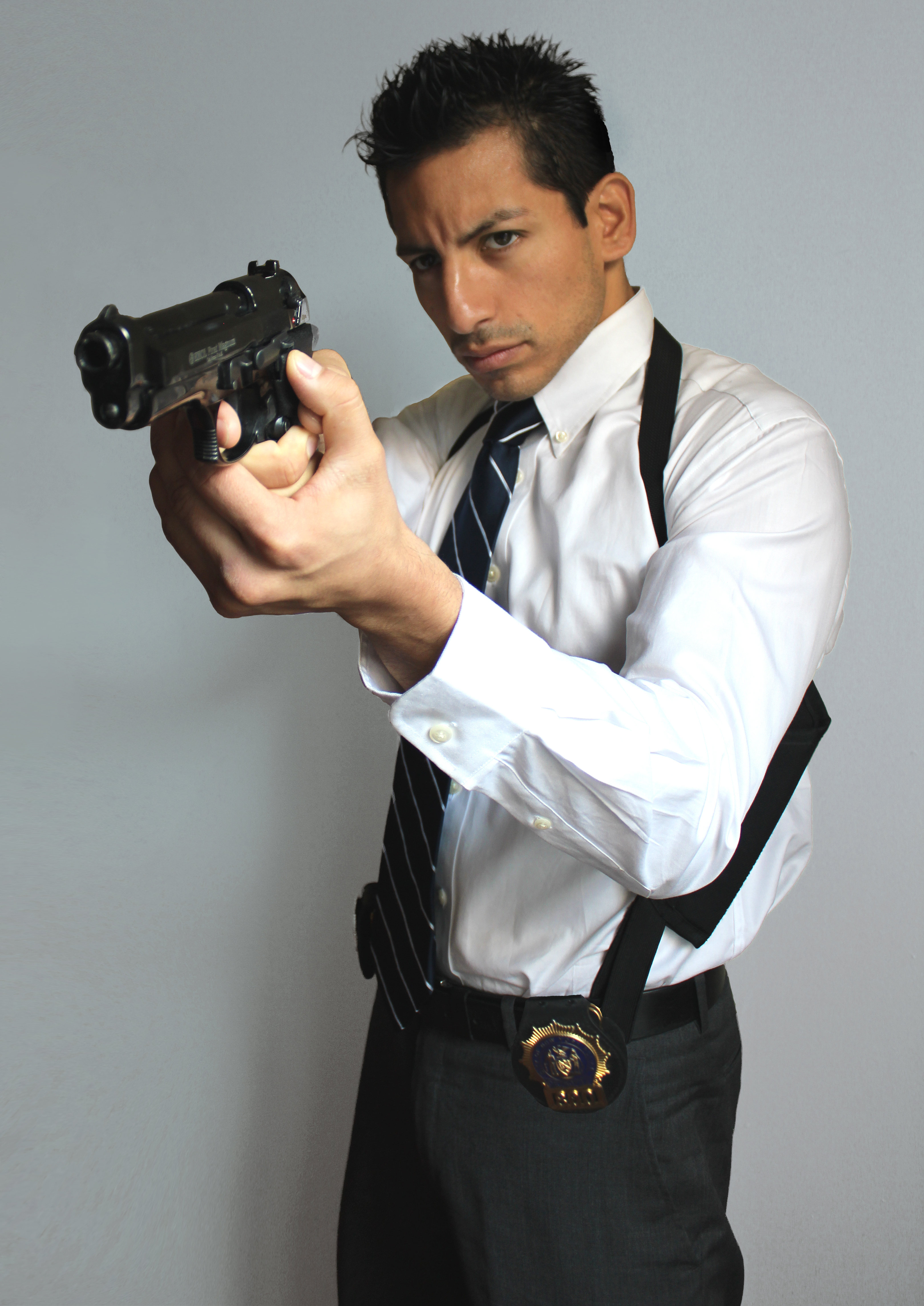 Detective Alexander Cortes (Alex Kruz) draws his weapon.