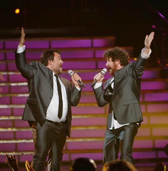 Still of Jack Black and Casey Abrams in American Idol: The Search for a Superstar (2002)