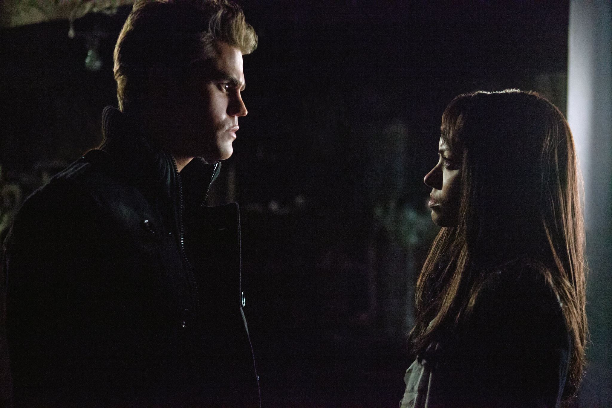 Still of Kat Graham and Paul Wesley in Vampyro dienorasciai (2009)