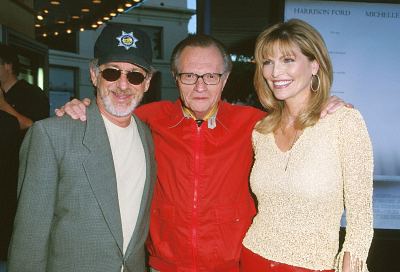 Steven Spielberg and Larry King at event of What Lies Beneath (2000)