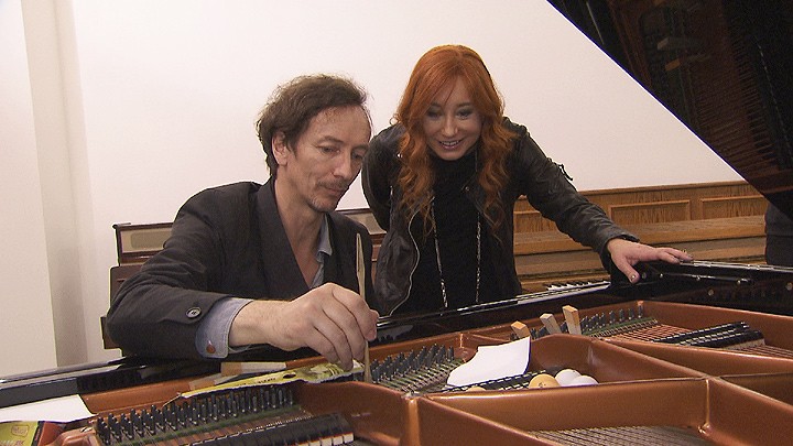 Tori Amos et Hauschka (Volker Bertelmann) dans lémission « Au cur de la nuit » diffusée sur Arte le 9 février 2013.