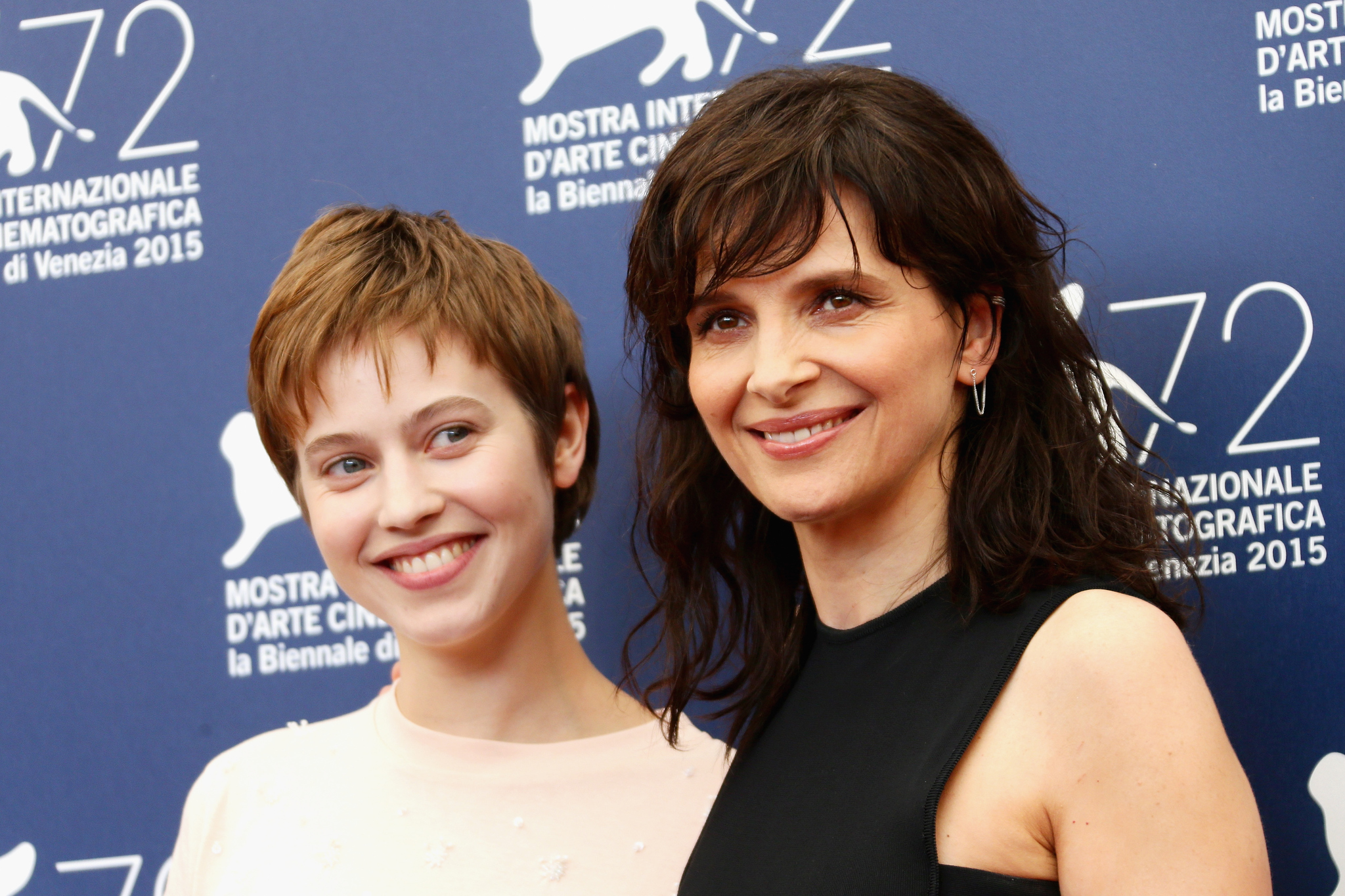 Juliette Binoche and Lou de Laâge at event of L'attesa (2015)