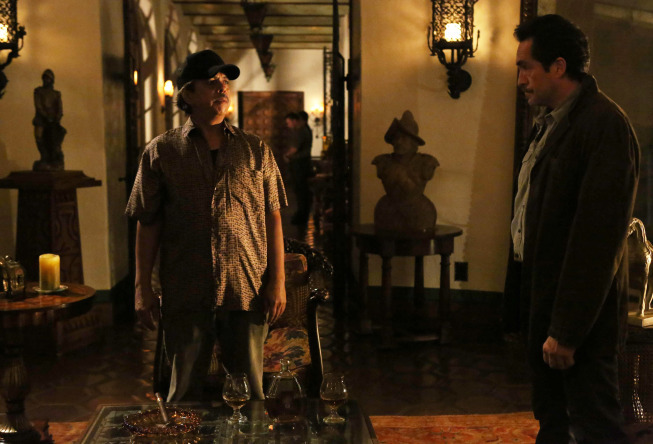 Still of Demian Bichir and Ramón Franco in The Bridge (2013)