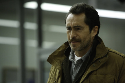 Still of Demian Bichir in The Bridge (2013)