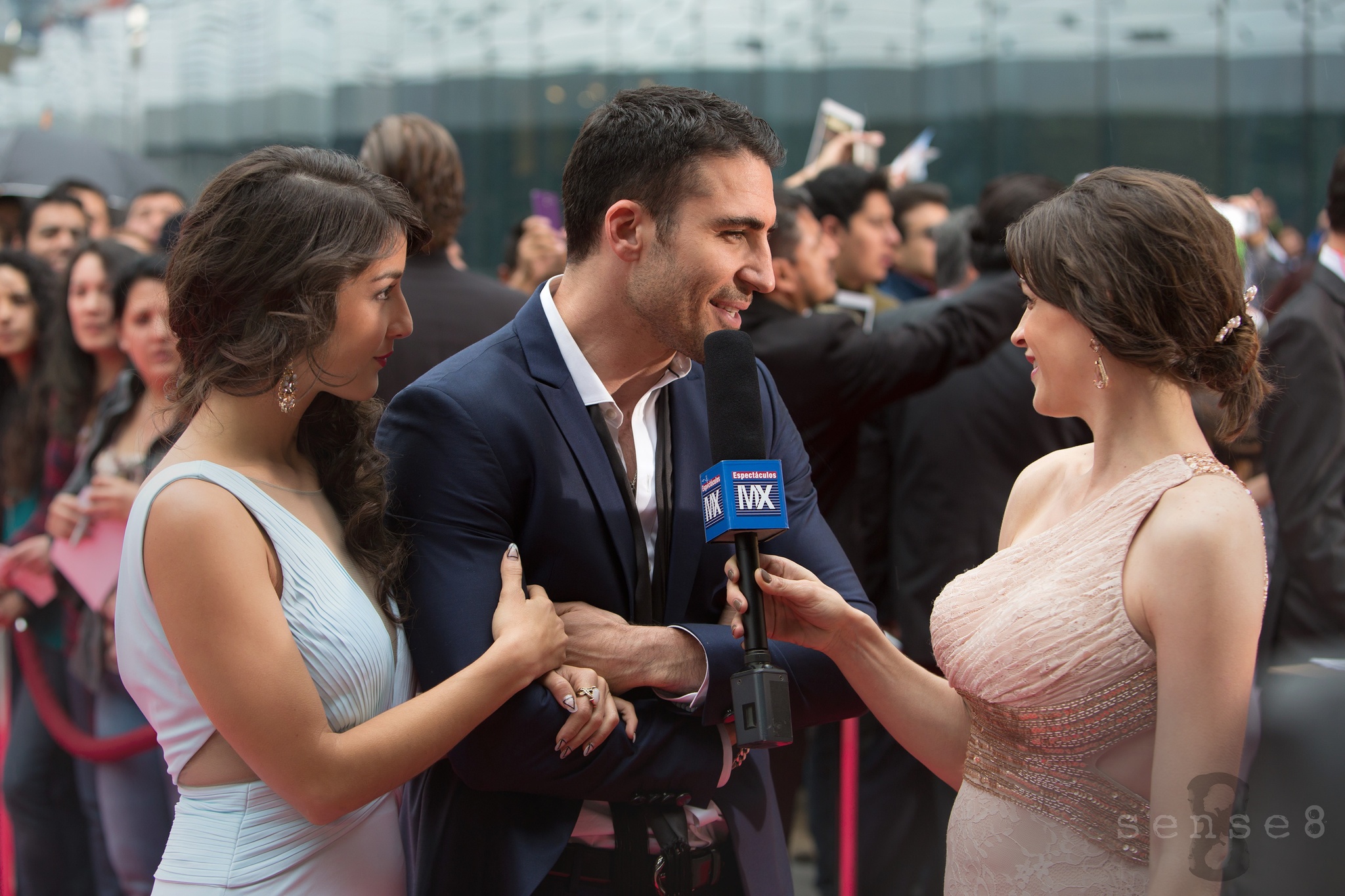 Still of Miguel Ángel Silvestre and Eréndira Ibarra in Sense8 (2015)