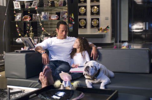 Still of Dwayne Johnson and Madison Pettis in The Game Plan (2007)