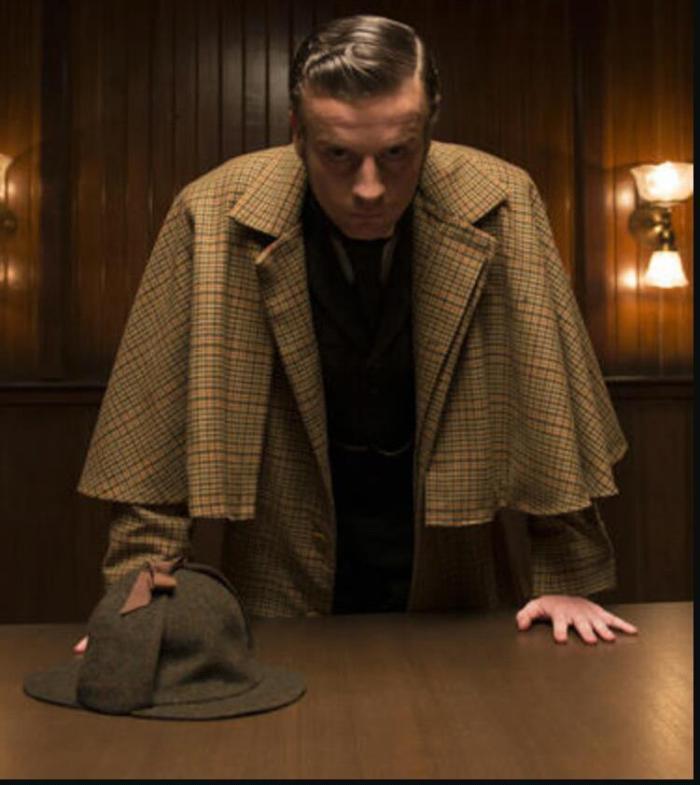 Still of Andrew Gower as Sherlock Holmes in Murdoch Mysteries (2013)