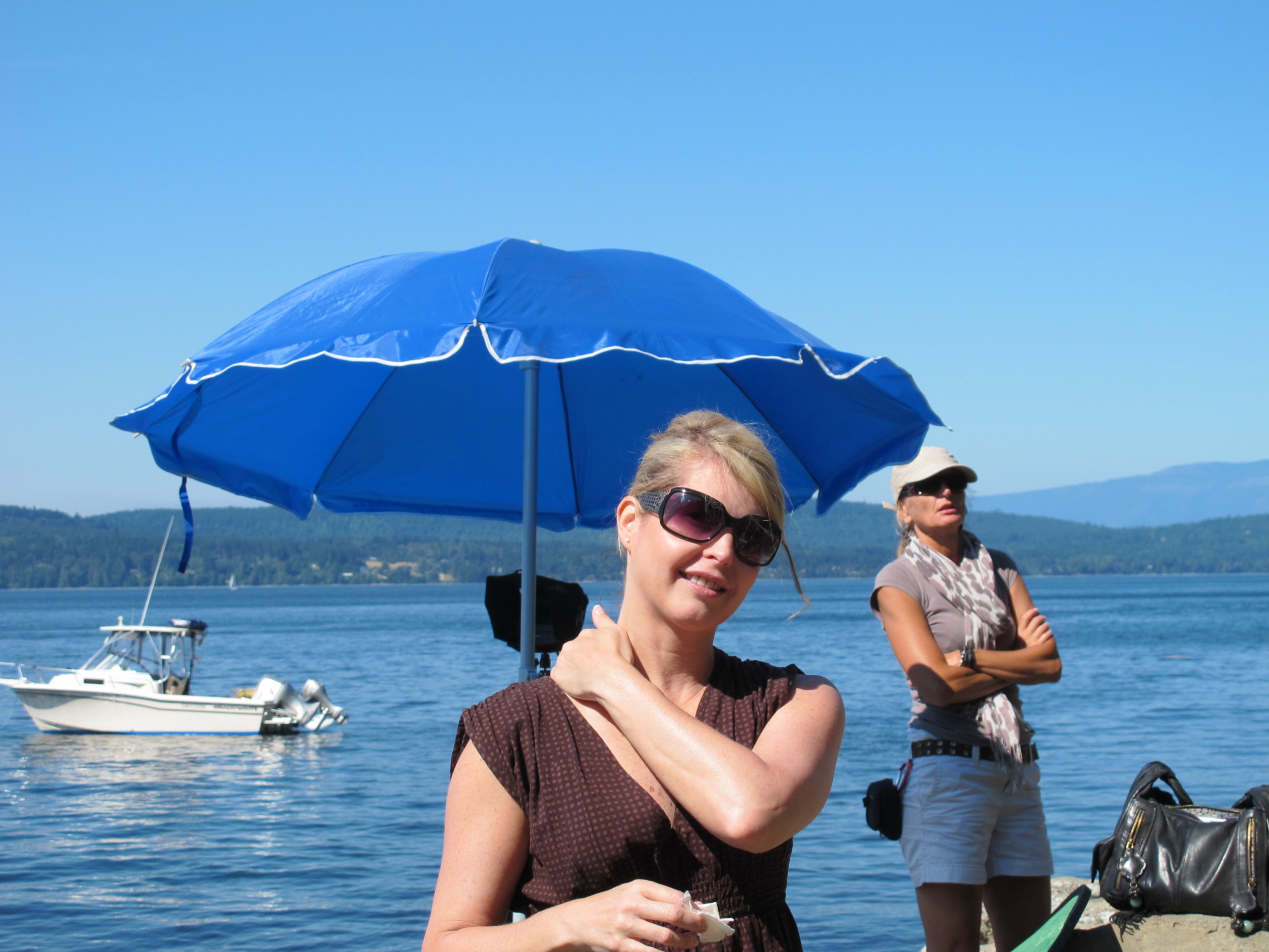 Erica Bulman applying sunscreen to preserve continuity during the shooting of the 2010 feature film Soufflé au Chocolat